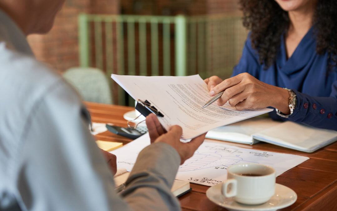 Como garantir segurança na assinatura de contratos empresariais